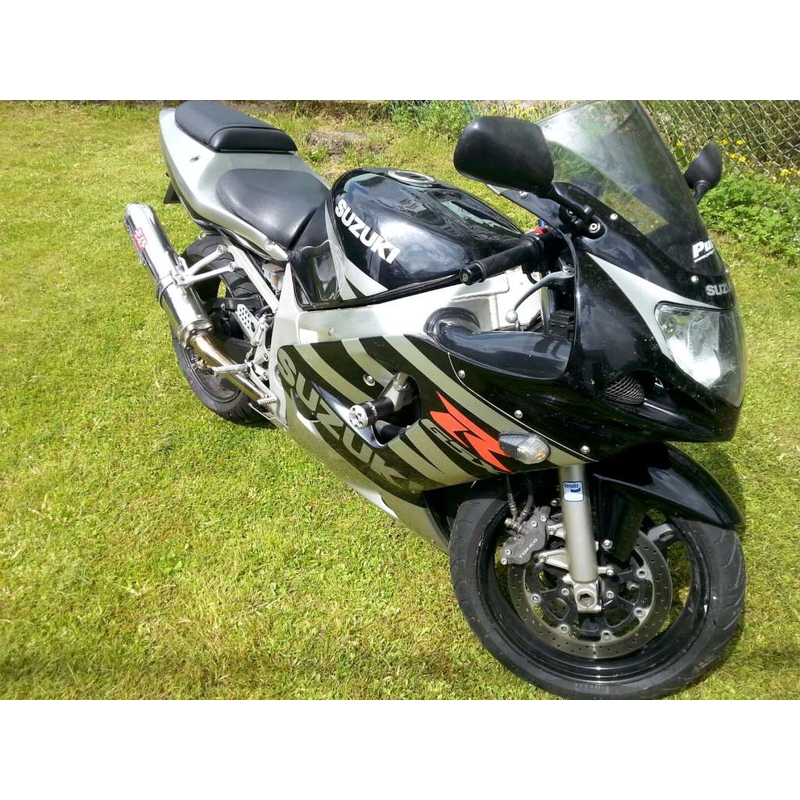 Suzuki GSX-R 750 (00-03) con modifica della carenatura Gatling