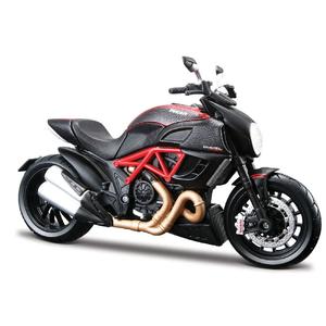 Modello di Maisto Ducati Diavel Carbon 1:12