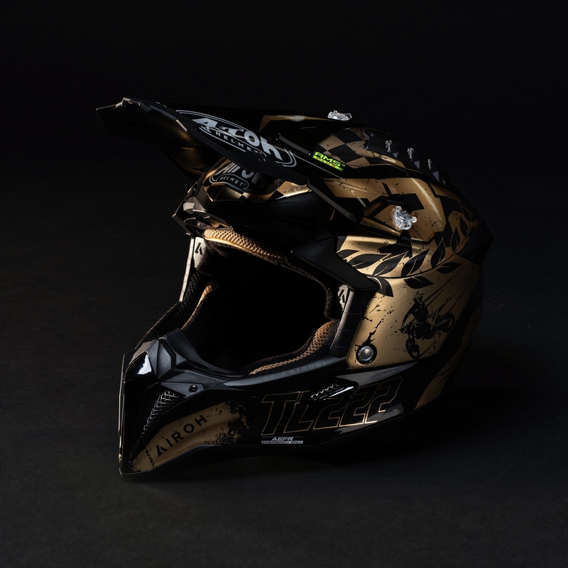 Casco motocross Airoh Aviator 3.0 "TC 222 THE LEGEND" nero-oro