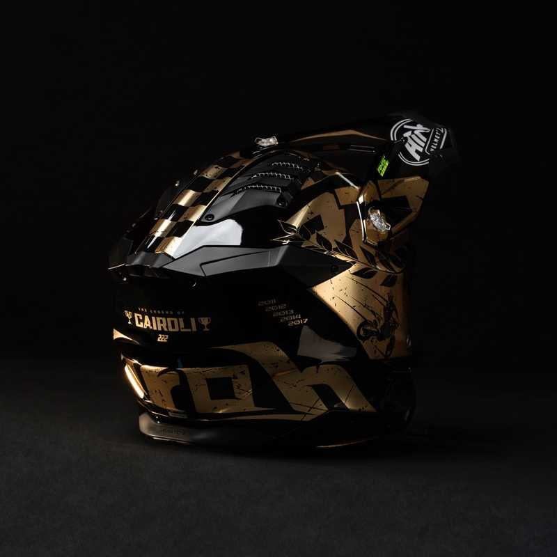 Casco motocross Airoh Aviator 3.0 "TC 222 THE LEGEND" nero-oro