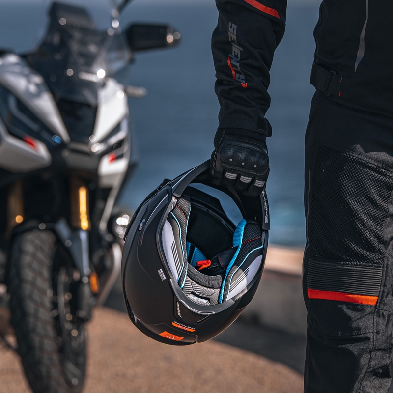 Casco jet con maschera MT Streetfighter SV S Solid A1 nero opaco