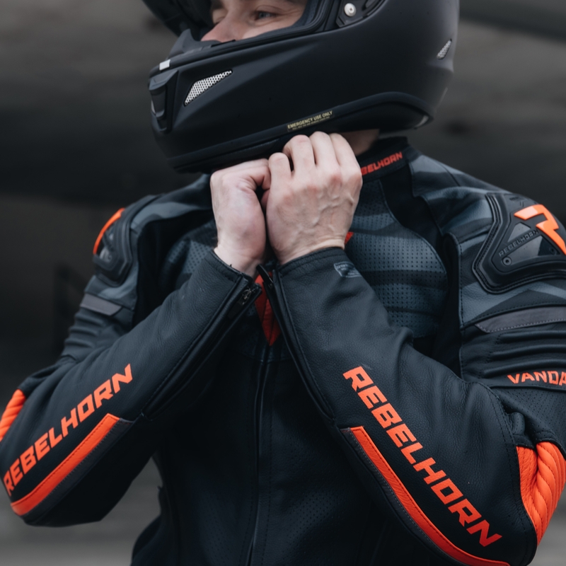 Giacca da motociclista in pelle Rebelhorn Vandal nera-rossa