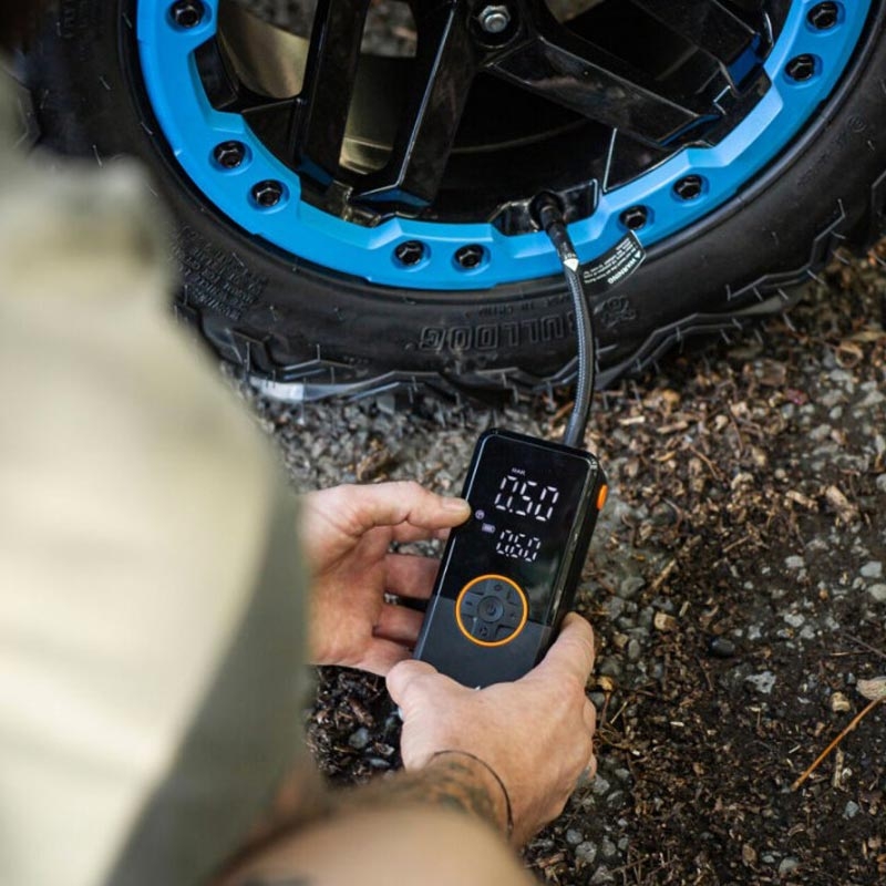 Compressore a batteria con power bank SHARK BP-150 nero