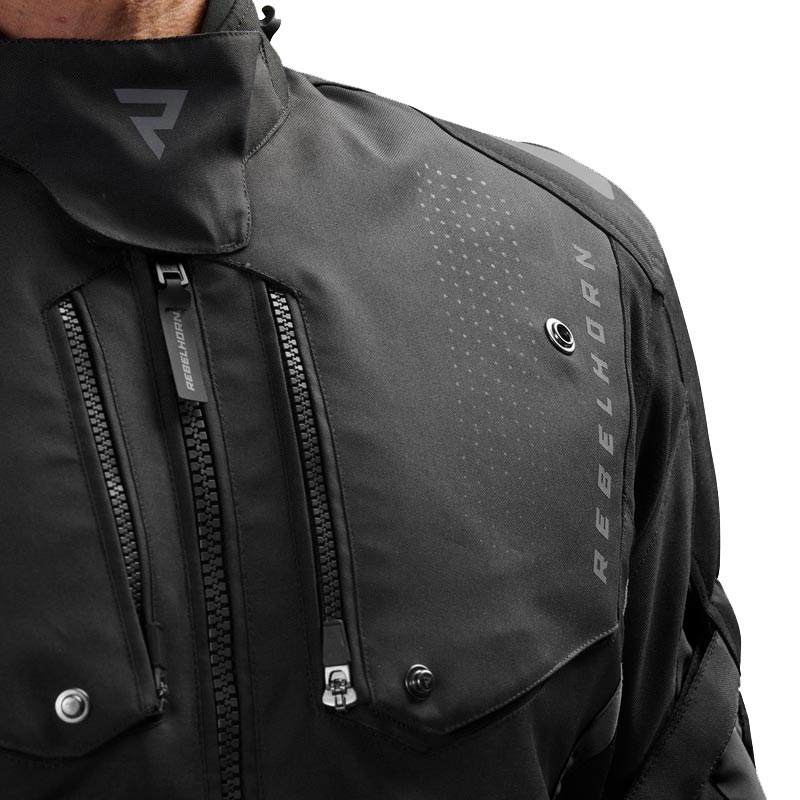 Giacca da motociclista Rebelhorn Hiker IV, nera-grigio scuro-rossa