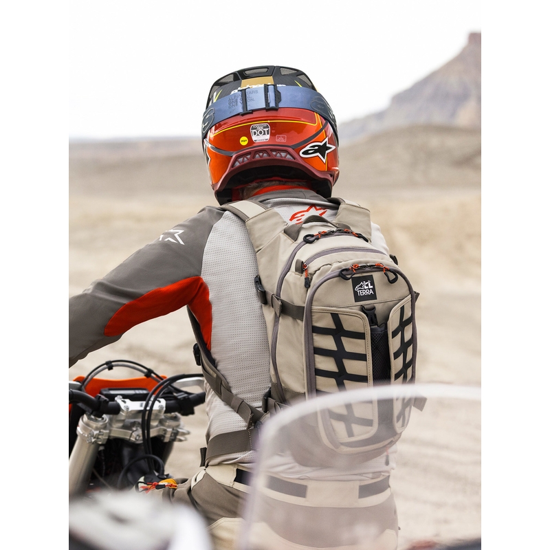 Zaino da moto Alpinestars AT-15 color sabbia-arancione 15 l