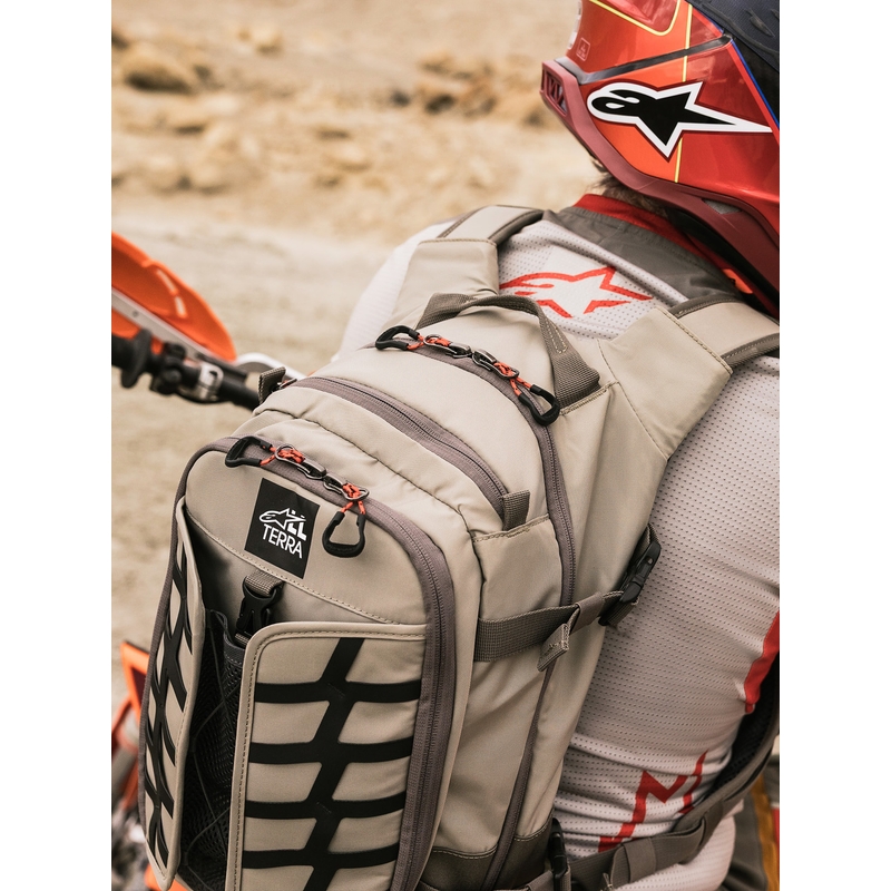 Zaino da moto Alpinestars AT-15 color sabbia-arancione 15 l
