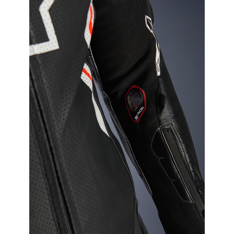 Tuta da moto intera in pelle Alpinestars GP TECH V5, nera, bianca e rosso fluo.