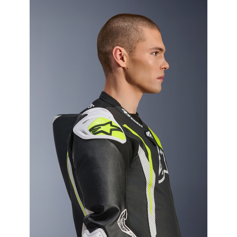 Tuta da moto intera in pelle Alpinestars GP TECH V5, nera, bianca e giallo fluo.