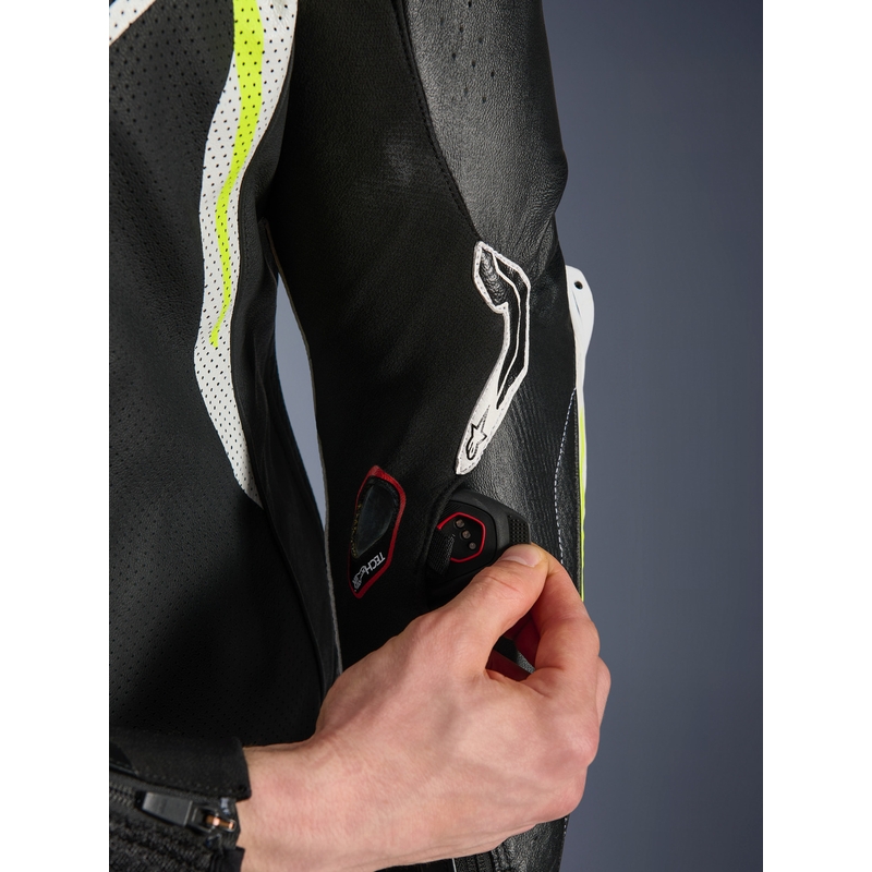 Tuta da moto intera in pelle Alpinestars GP TECH V5, nera, bianca e giallo fluo.