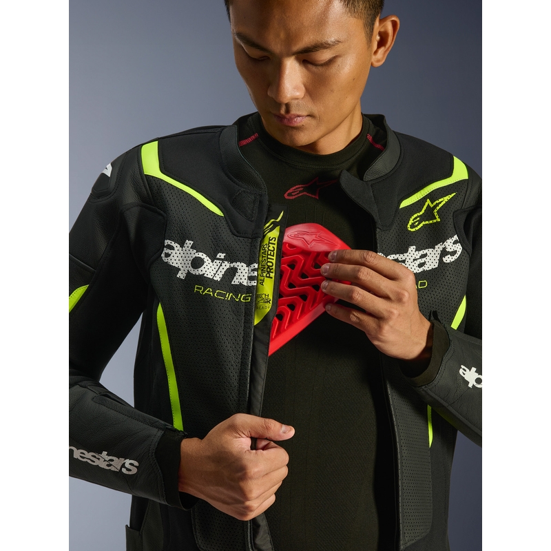 Giacca da moto in pelle Alpinestars GP Force V2 Airflow, nera e giallo fluo.