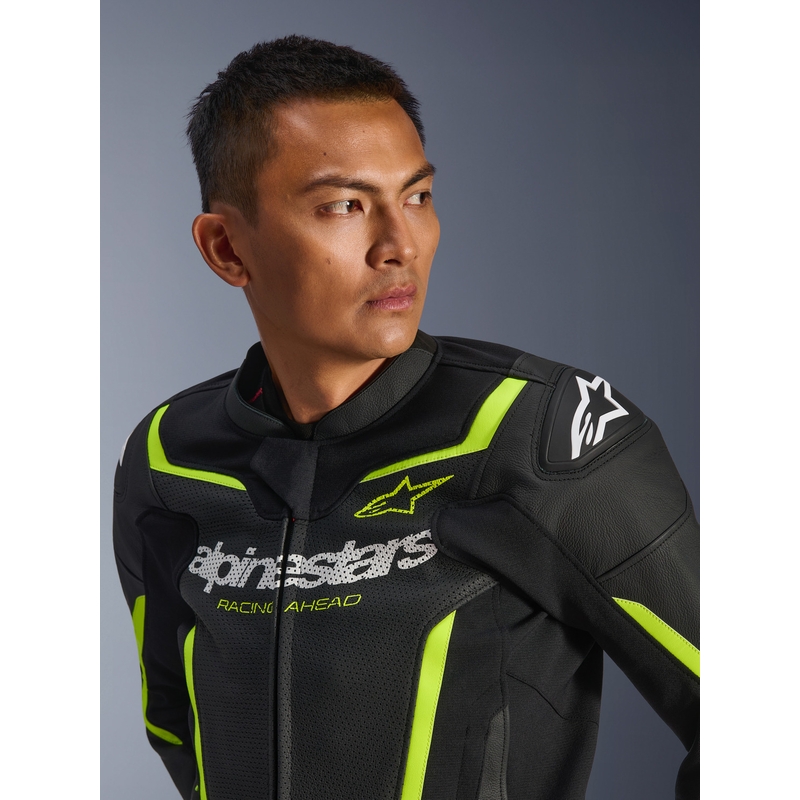 Giacca da moto in pelle Alpinestars GP Force V2 Airflow, nera e giallo fluo.