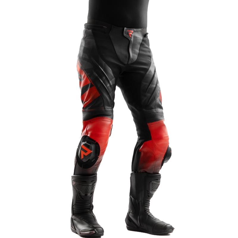Pantaloni da motociclista in pelle Rebelhorn Inferno, neri e rosso fluo.