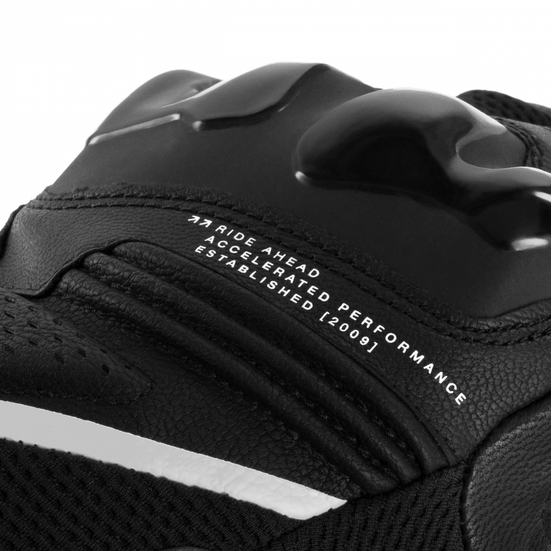Guanti da moto Shima Spark 3.0 neri e bianchi