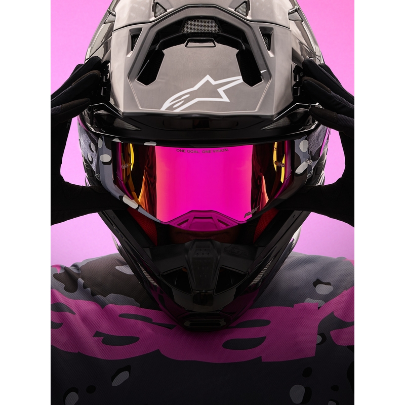 Occhiali da motocross Alpinestars Supertech Lone viola mimetici con lenti in plexiglass rosa a specchio.