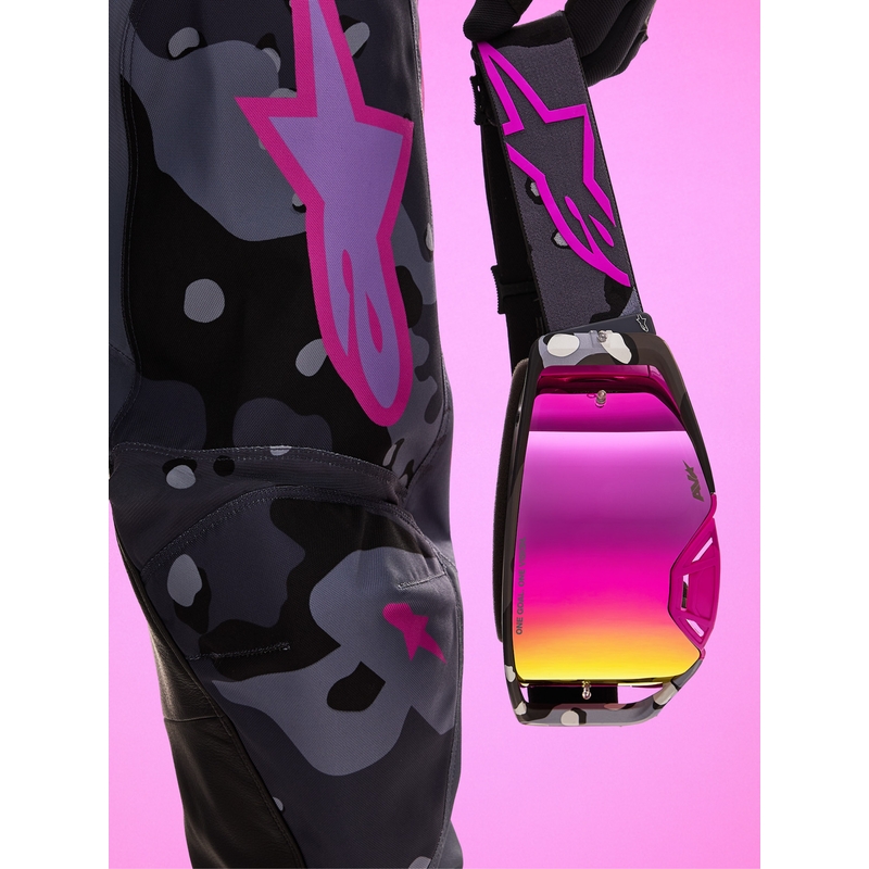 Occhiali da motocross Alpinestars Supertech Lone viola mimetici con lenti in plexiglass rosa a specchio.