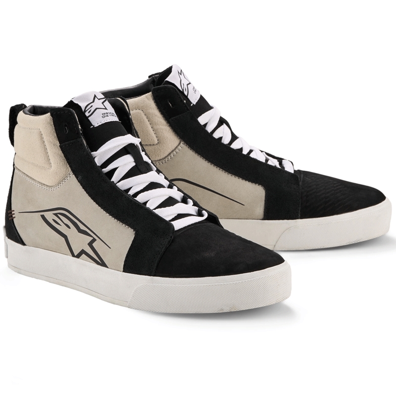 Stivali da moto in pelle Alpinestars Ride-63, neri, grigio chiaro e bianchi.