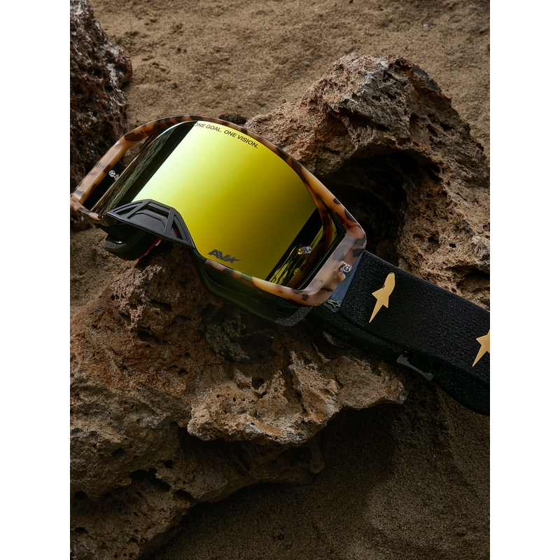Occhiali da motocross Alpinestars Supertech Zona edizione limitata, neri e marroni con plexiglass a specchio color oro.