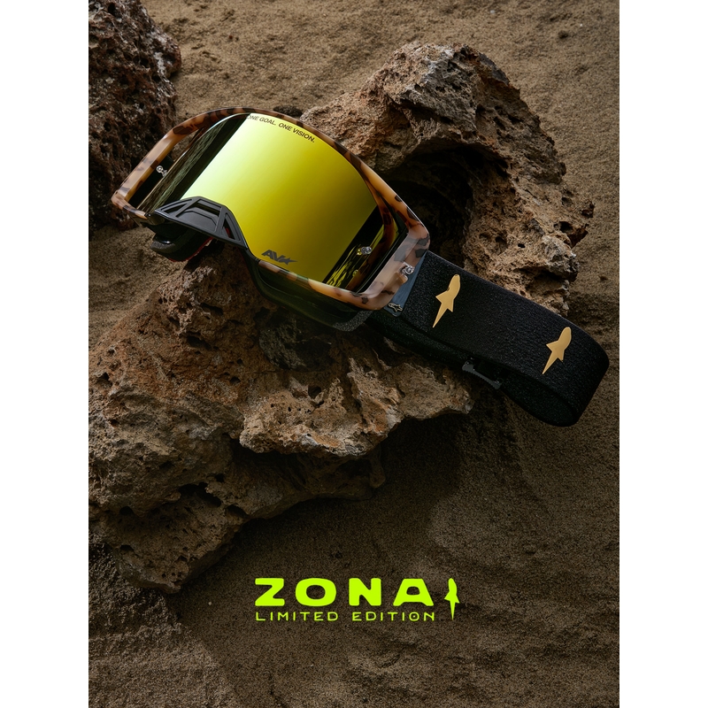 Occhiali da motocross Alpinestars Supertech Zona edizione limitata, neri e marroni con plexiglass a specchio color oro.