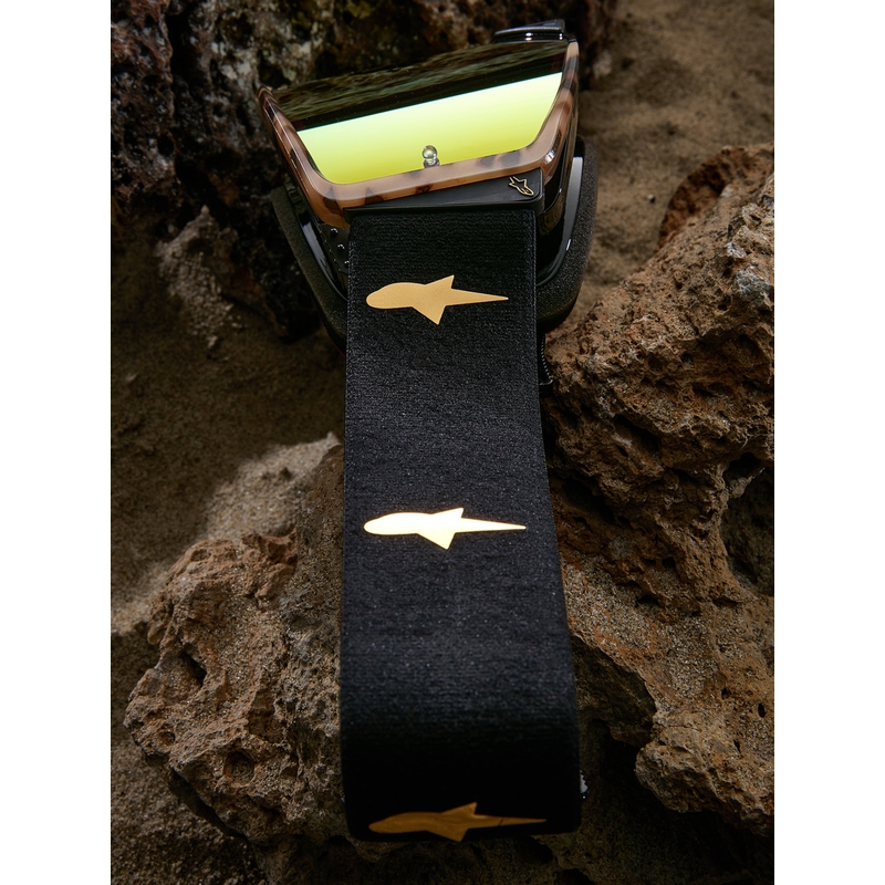 Occhiali da motocross Alpinestars Supertech Zona edizione limitata, neri e marroni con plexiglass a specchio color oro.